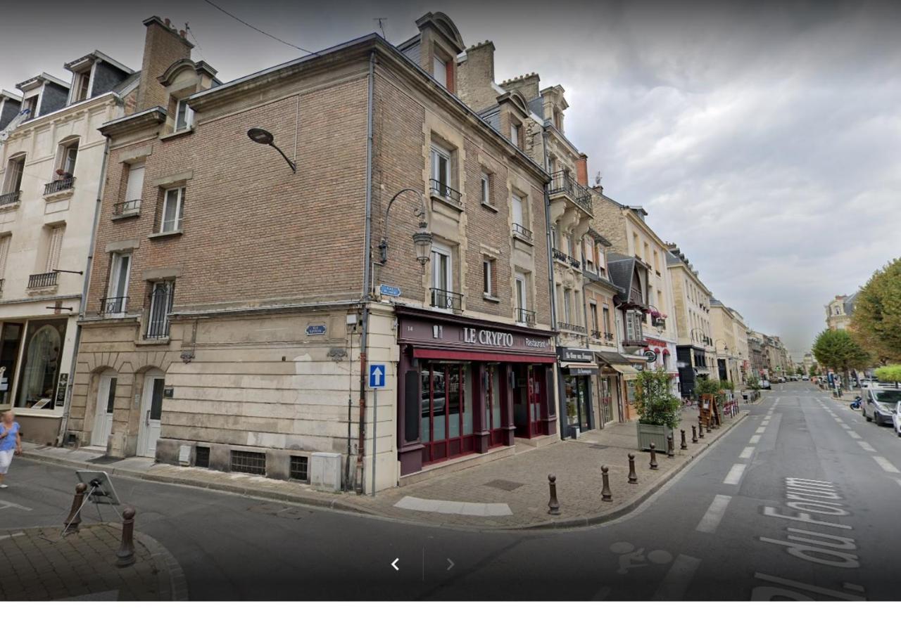 Suite Du Crypto - Vue Imprenable Sur La Place Du Forum Reims Buitenkant foto